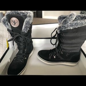 New with tags Santana Canada Mackenzie winter boots. Purchased in winter 2019.